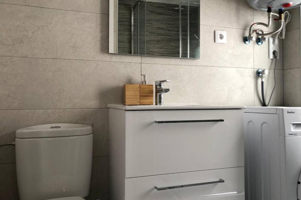 M3 Terrace. Cool Apartment 15 Min Center By Metro Esplugues de Llobregat Esterno foto